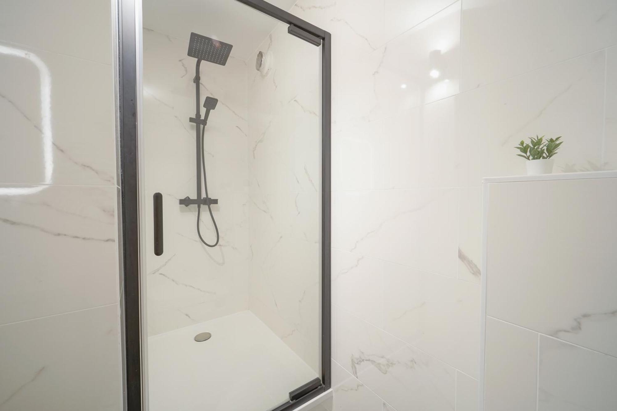 Complete 1Br With Balcony Only 5 Min. On Foot To Metro By Doorman Leilighet Saint-Ouen  Eksteriør bilde